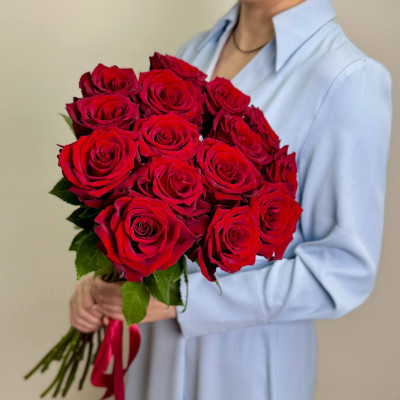 Роза &laquo;Эквадор Эксплорер&raquo; &mdash; 15 шт., атласная лента.