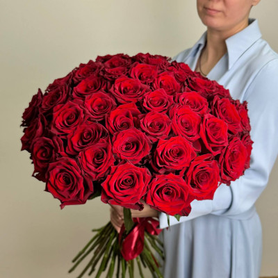 Роза &laquo;Эквадор Эксплорер&raquo; &mdash; 45 шт., атласная лента.